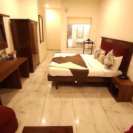 Hotel Vrs Inns Chandīgarh Εξωτερικό φωτογραφία