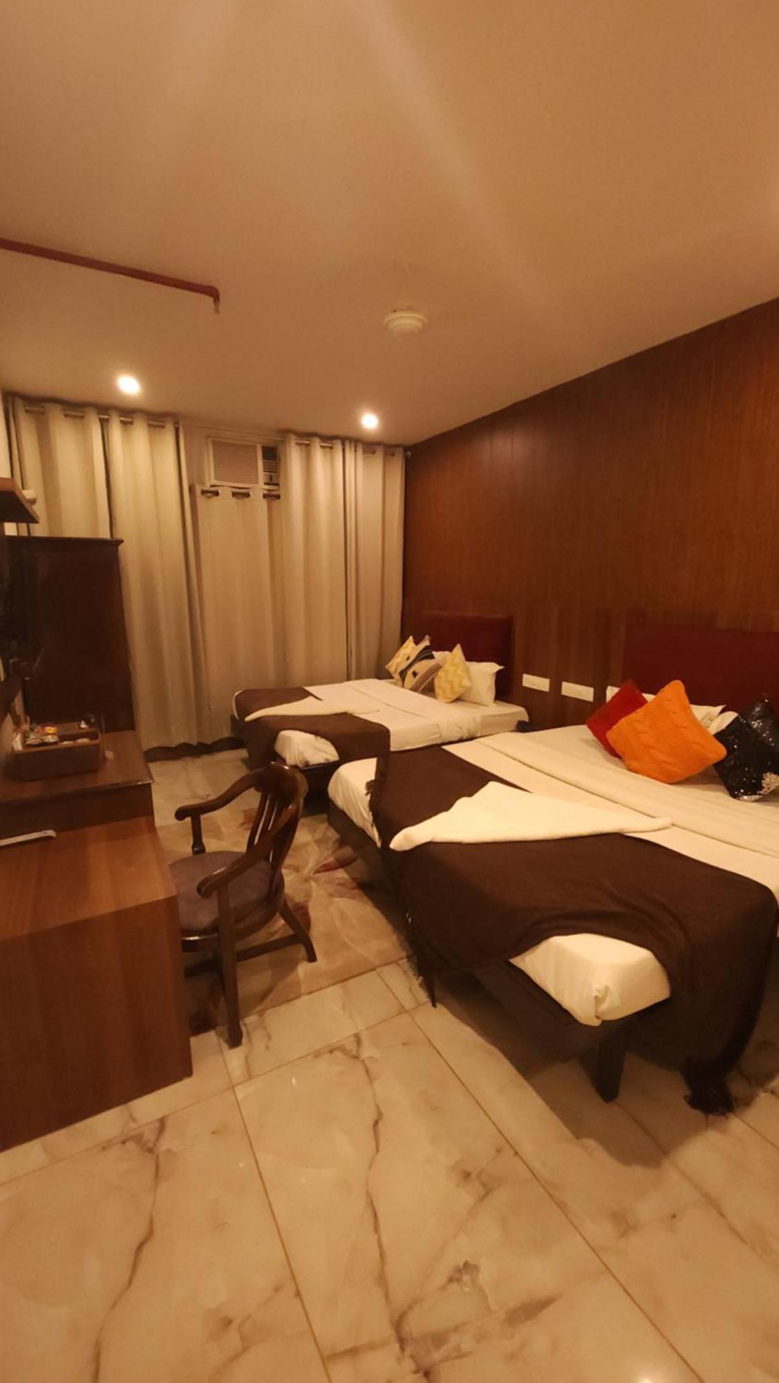 Hotel Vrs Inns Chandīgarh Εξωτερικό φωτογραφία