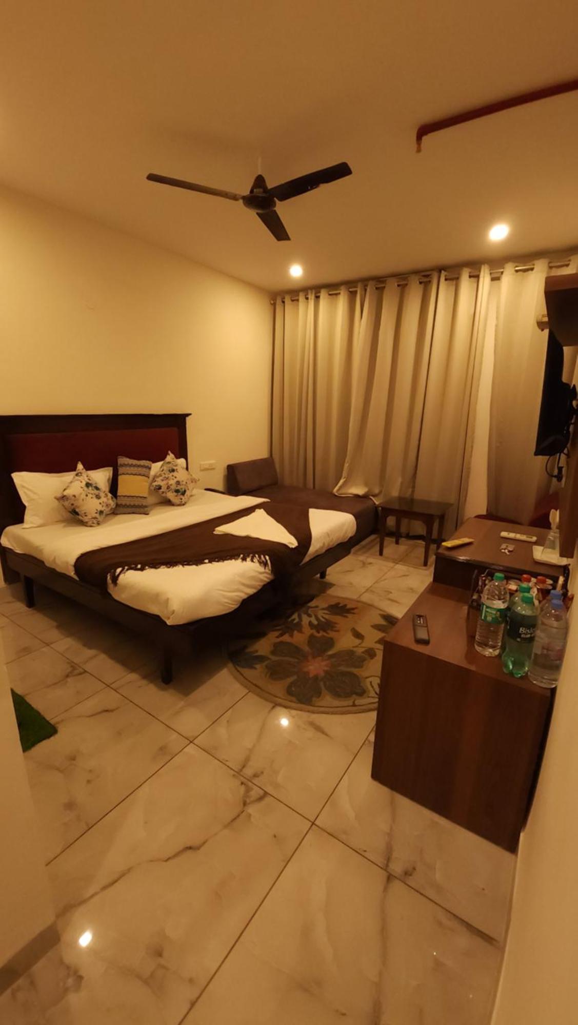 Hotel Vrs Inns Chandīgarh Εξωτερικό φωτογραφία