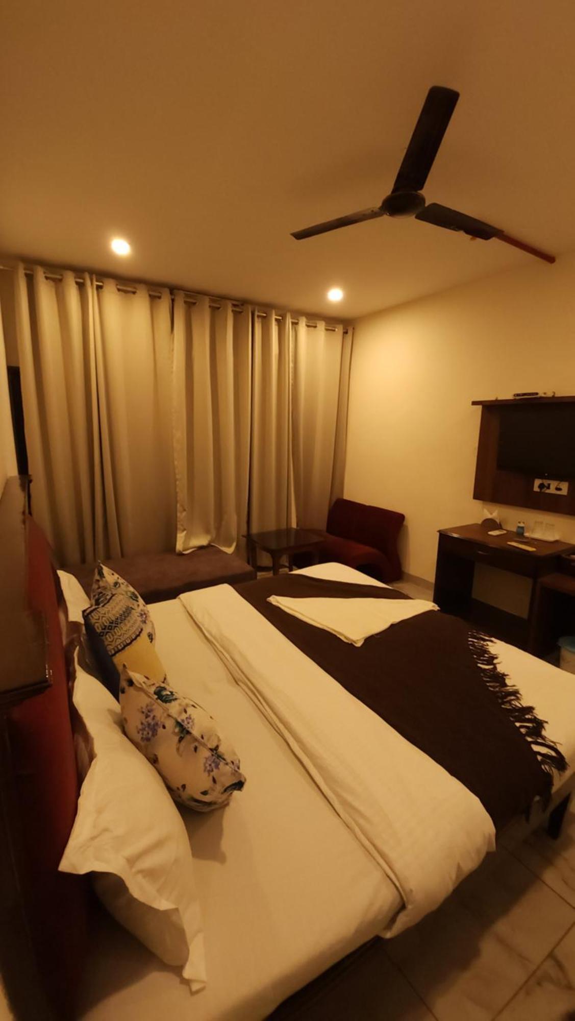 Hotel Vrs Inns Chandīgarh Εξωτερικό φωτογραφία