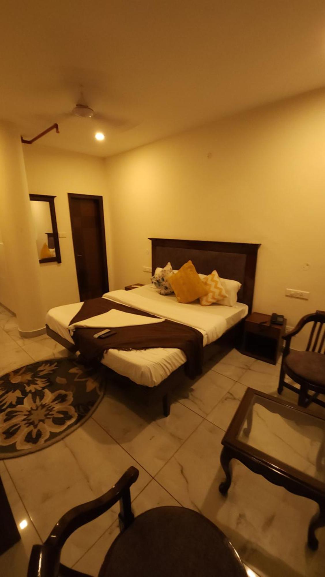 Hotel Vrs Inns Chandīgarh Εξωτερικό φωτογραφία