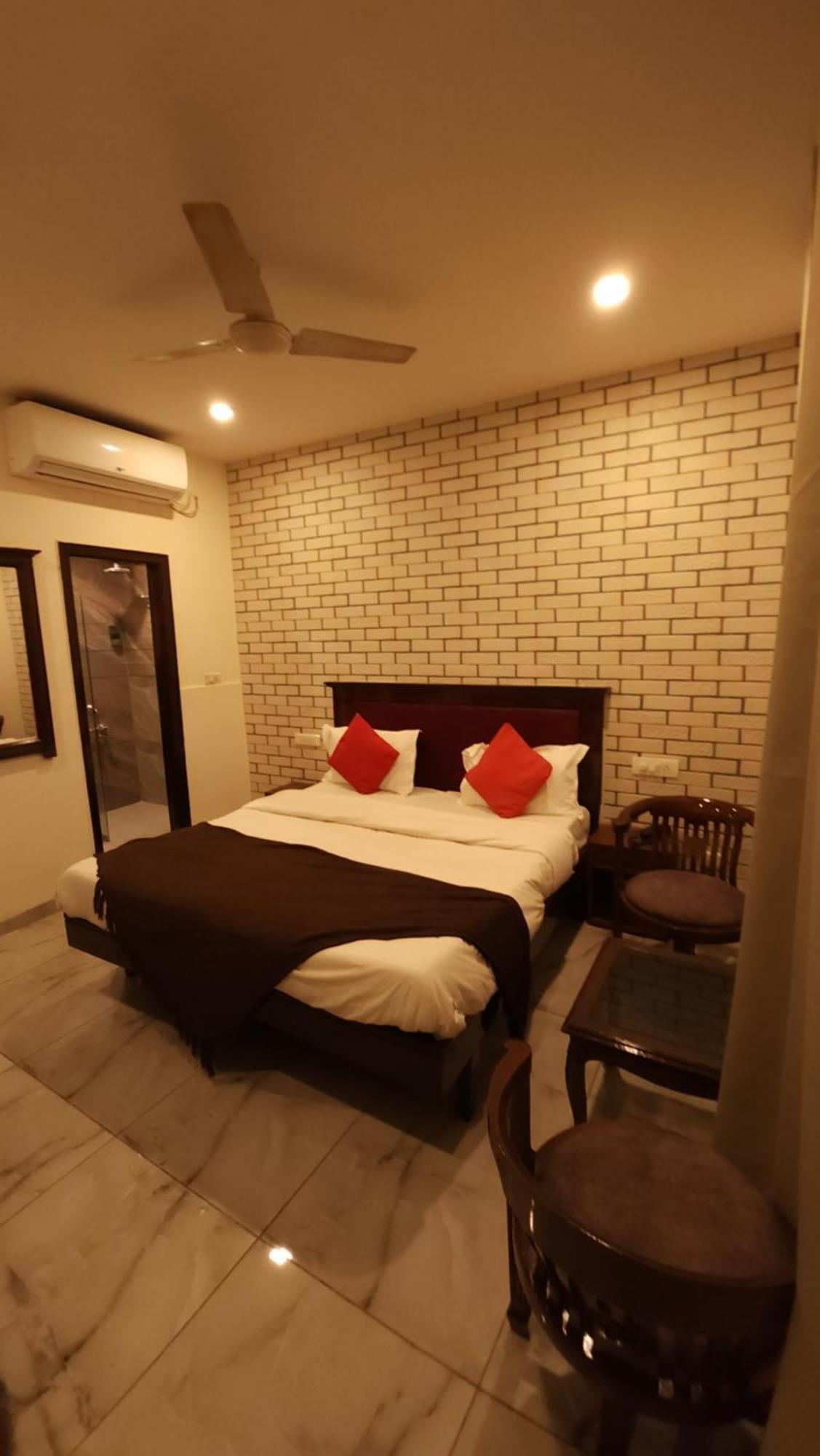 Hotel Vrs Inns Chandīgarh Εξωτερικό φωτογραφία