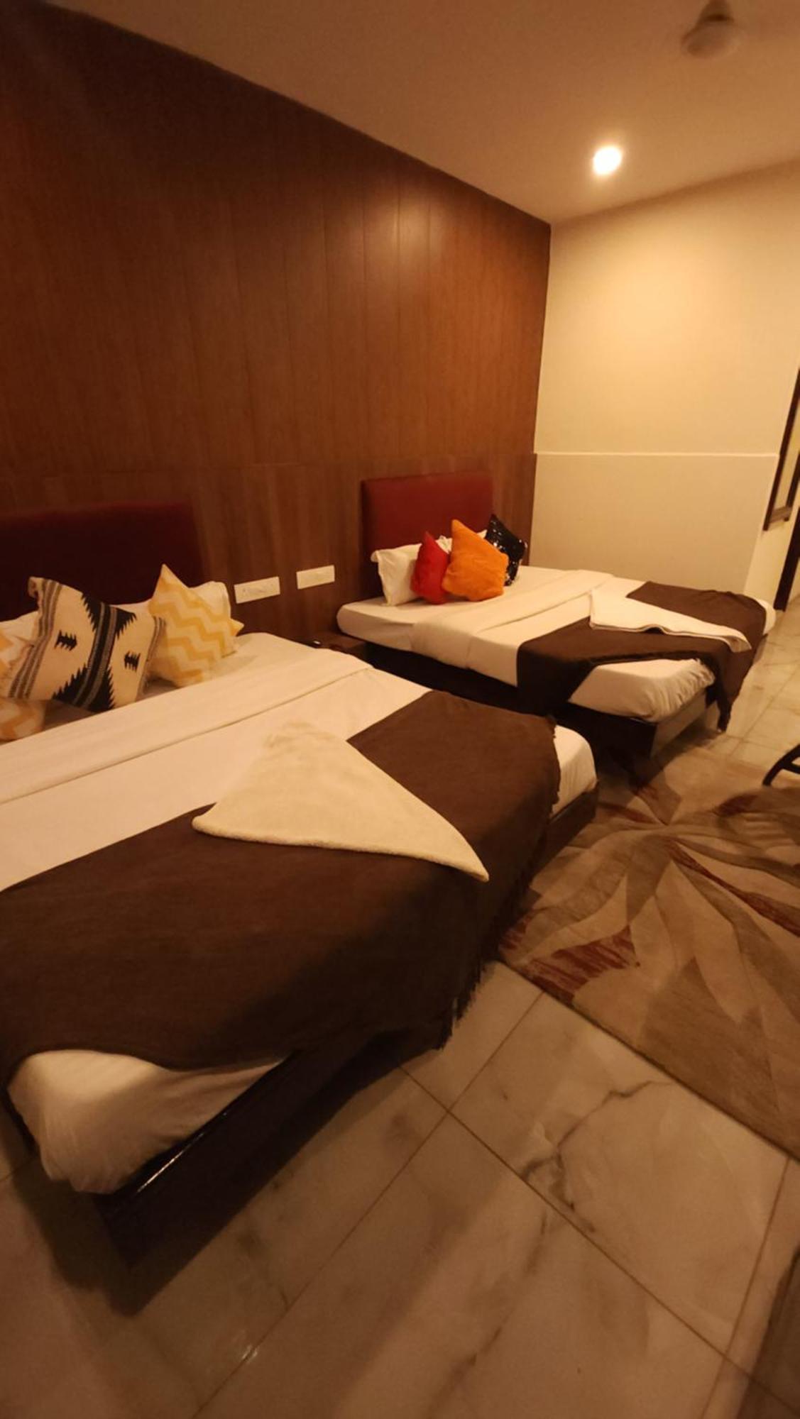 Hotel Vrs Inns Chandīgarh Εξωτερικό φωτογραφία
