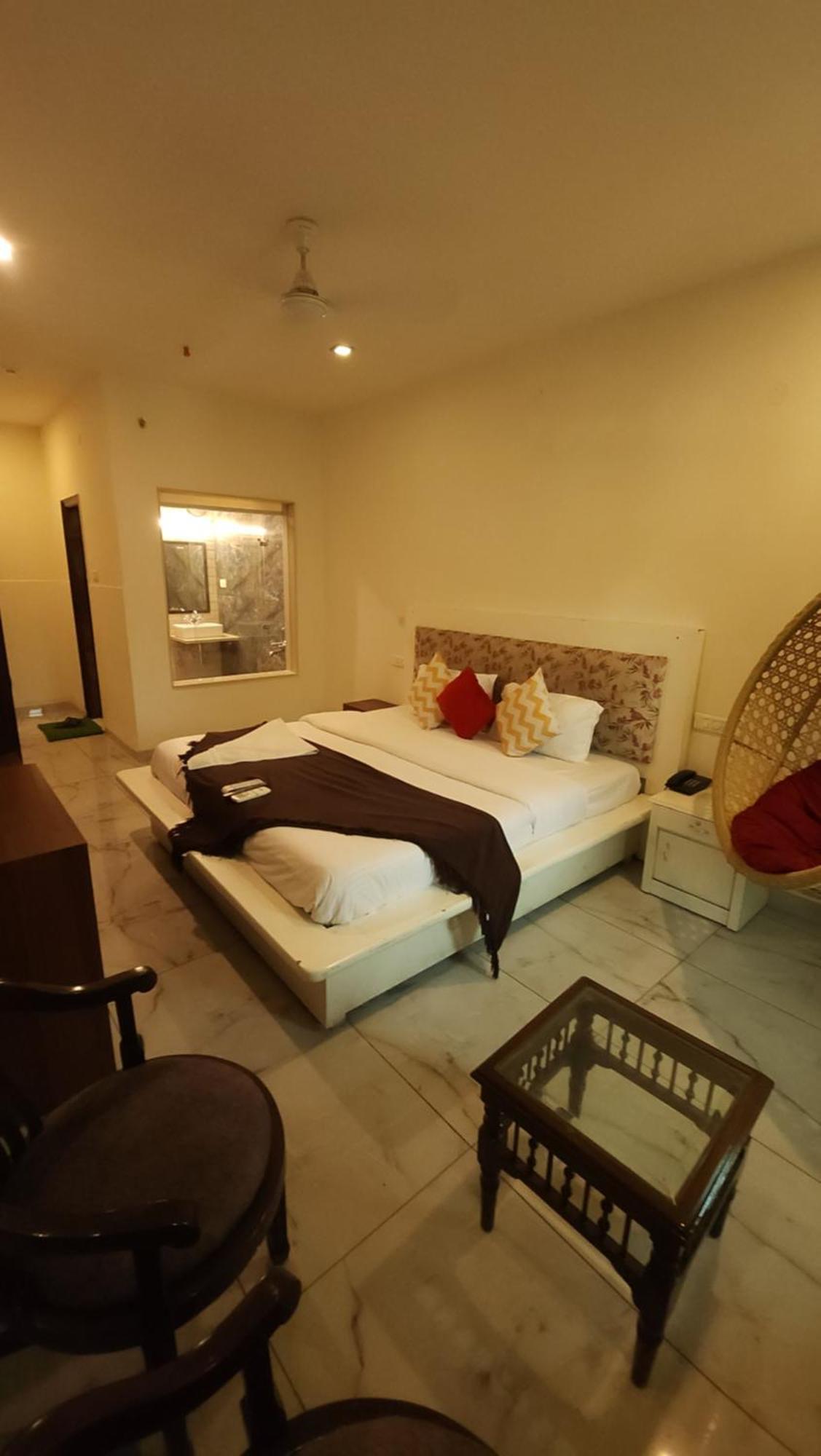 Hotel Vrs Inns Chandīgarh Εξωτερικό φωτογραφία