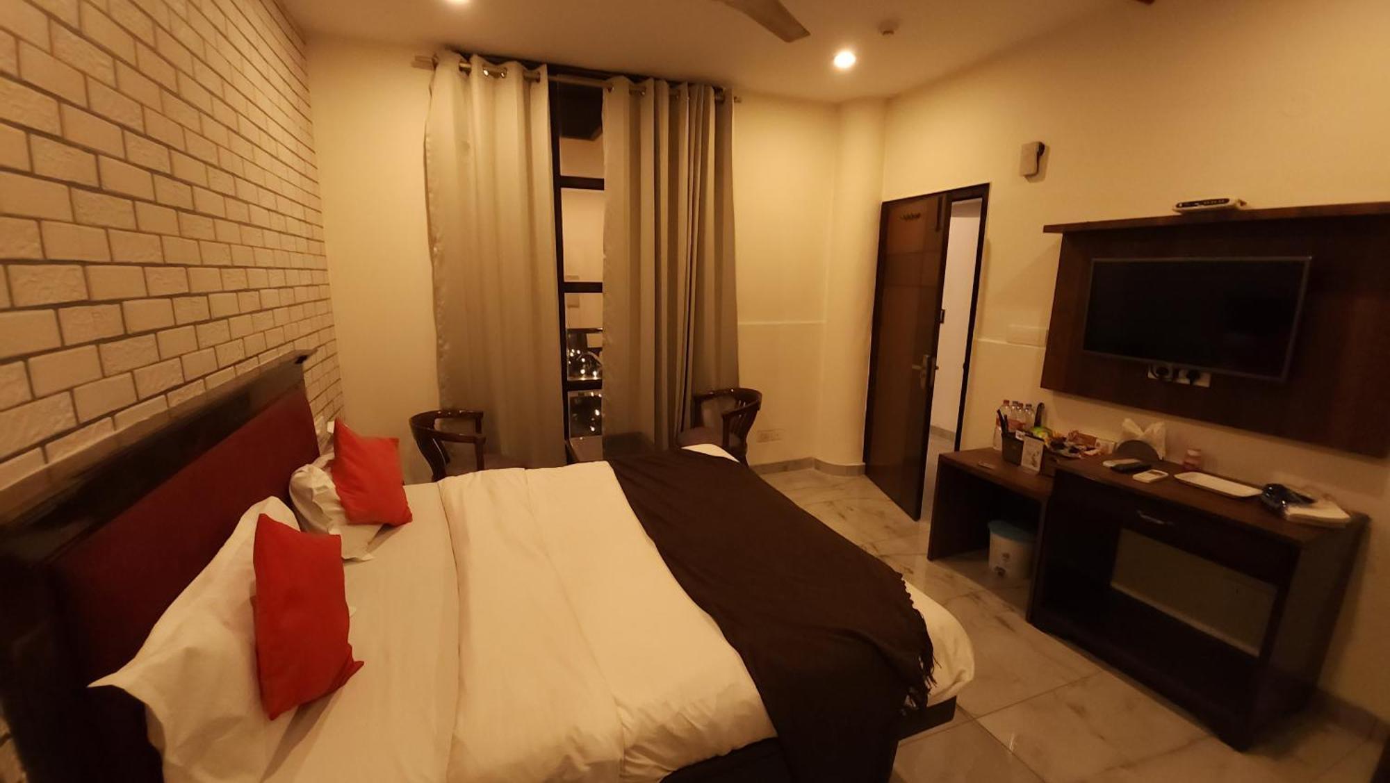 Hotel Vrs Inns Chandīgarh Εξωτερικό φωτογραφία